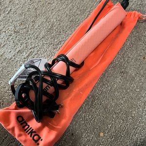 Amika Hair Straightener